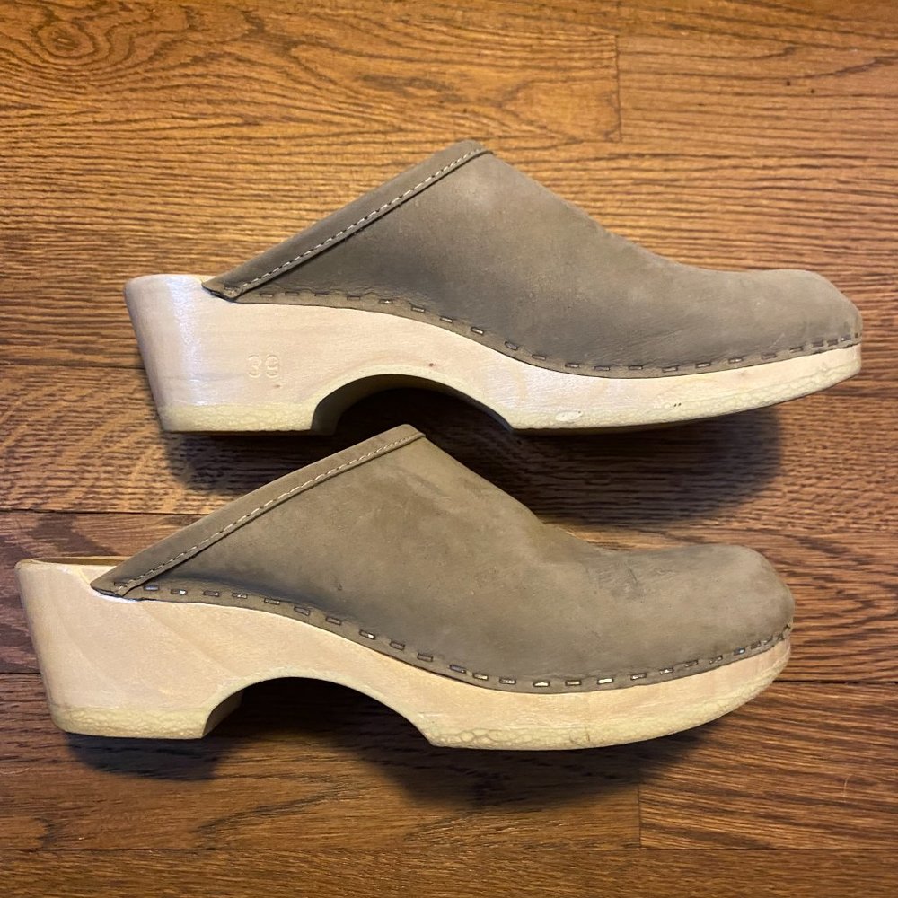 No 6 Clogs